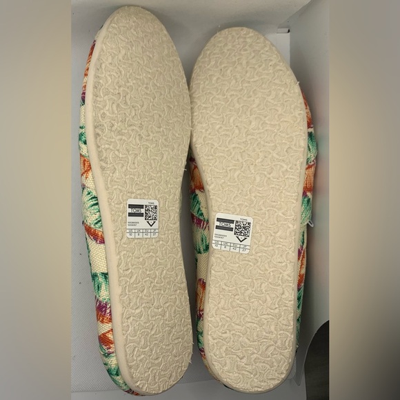 Brand New Never Worn Women’s Toms Size 10. - Picture 3 of 7